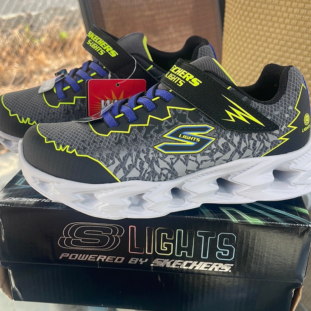 Sketchers Flex-Glow Bolt boy sneakers 👟